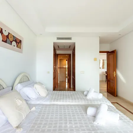 Afrodite - Frontline Apartment *