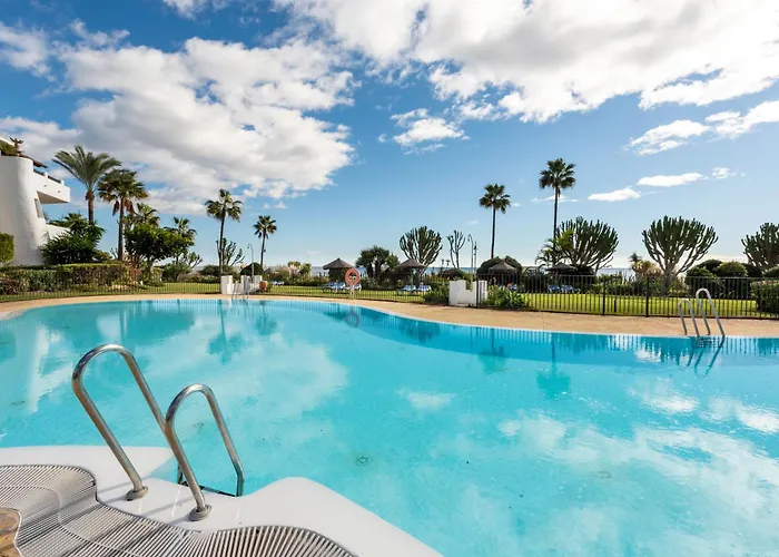 Afrodite - Frontline Apartment