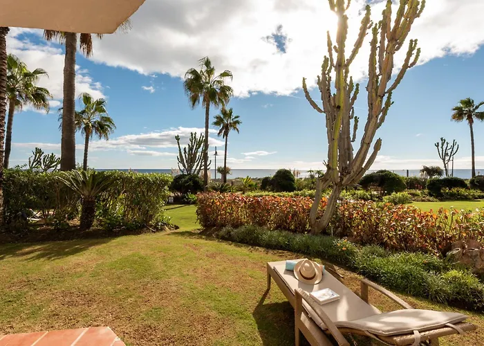 Afrodite - Frontline Apartment