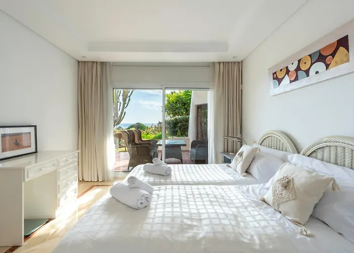 Afrodite - Frontline Apartment *