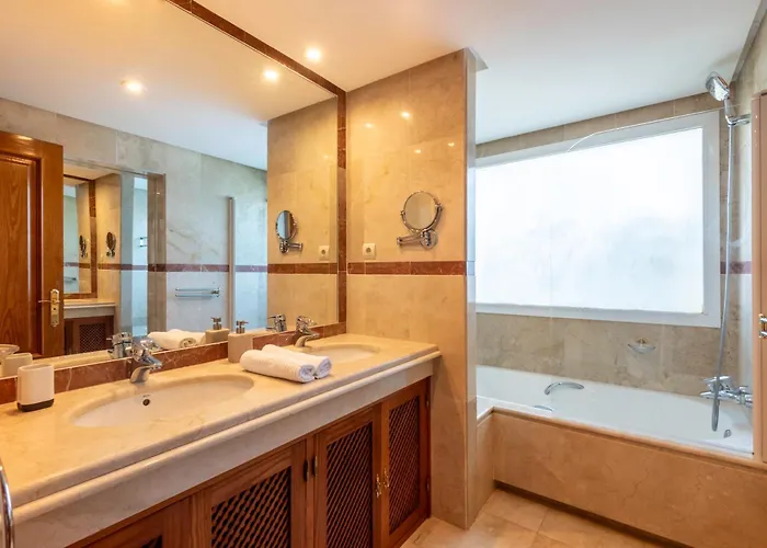 Afrodite - Frontline Apartment Estepona