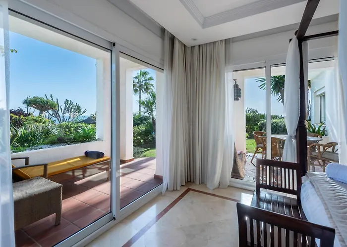 Afrodite - Frontline Apartment *