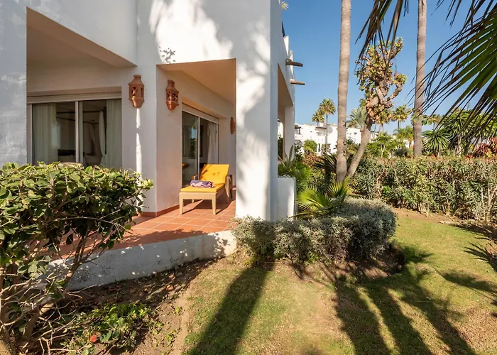 Afrodite - Frontline Apartment *