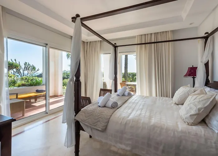 Afrodite - Frontline Apartment Estepona