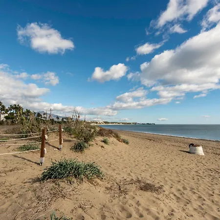 Afrodite - Frontline Apartment