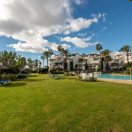 Afrodite - Frontline Apartment