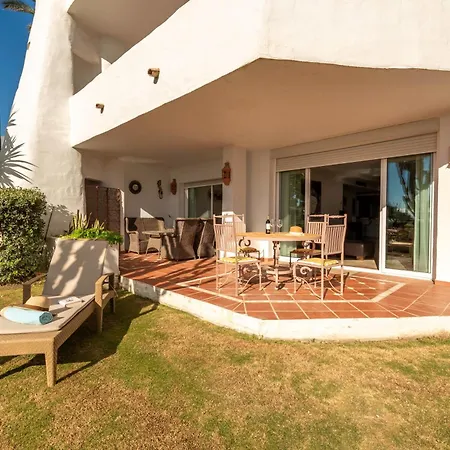 Afrodite - Frontline Apartment Estepona