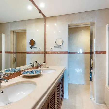 Afrodite - Frontline Apartment