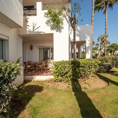 Afrodite - Frontline Apartment Estepona